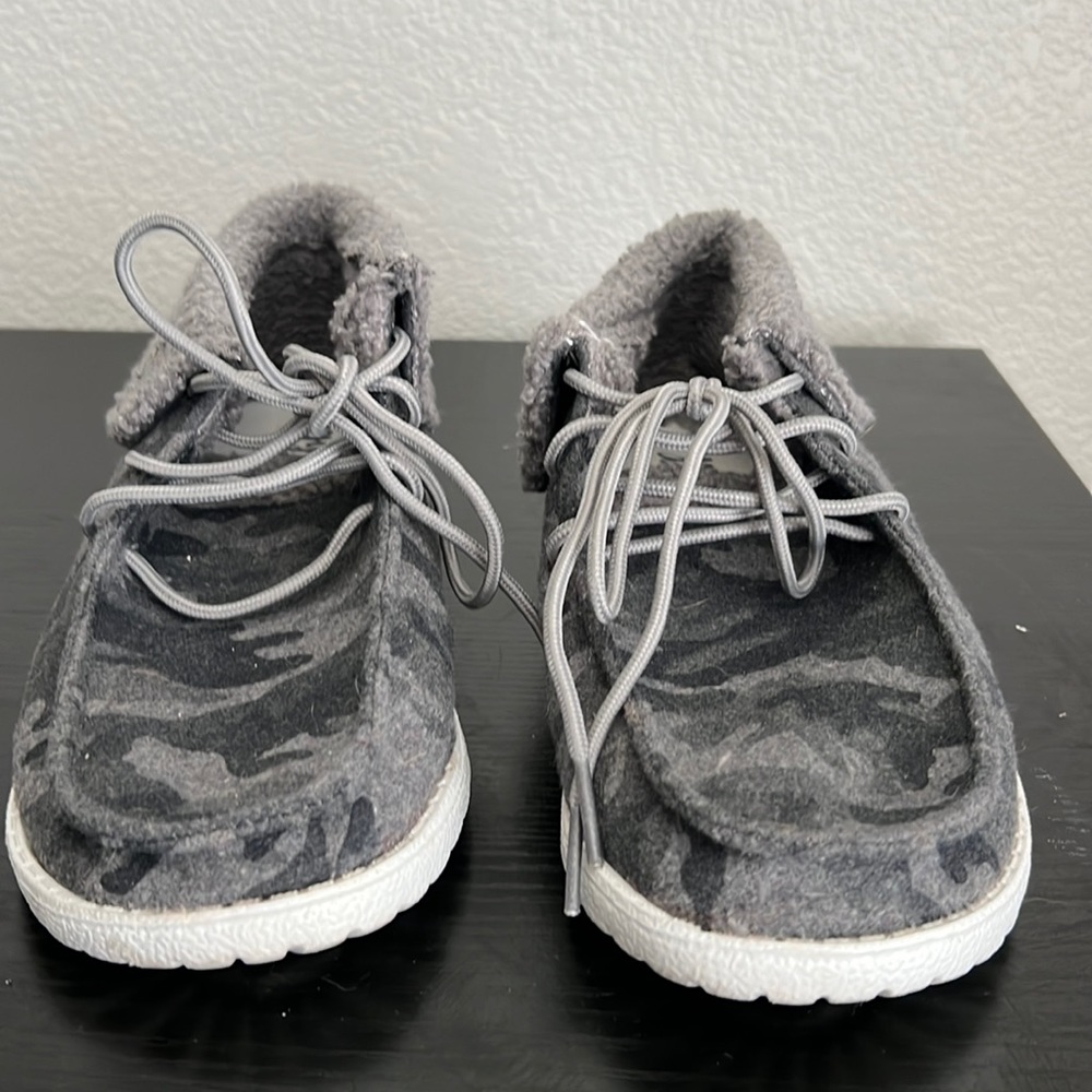 Gypsy Jazz Ankle shoe. Gray camo. Size 8.5
